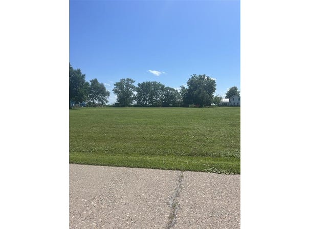 000 Burlington St, ColumbusCityName, IA 52737