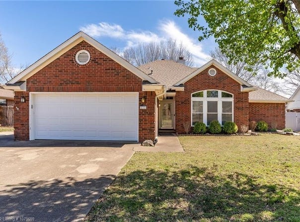 632 Meadowbrook  DR, Alma, AR 72921
