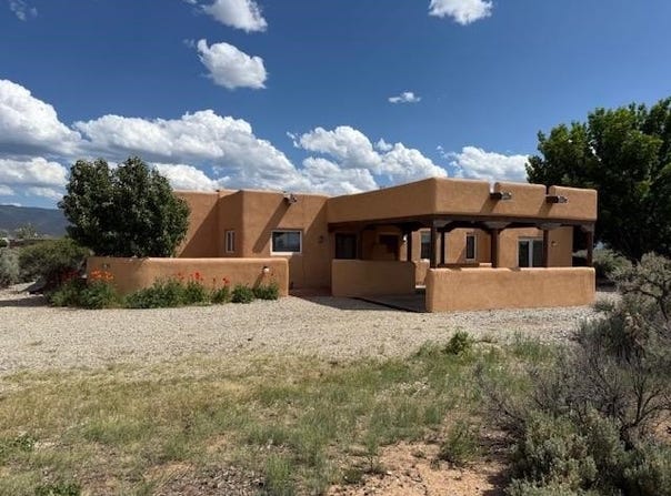 8 Eototo Road, El Prado, NM 87529