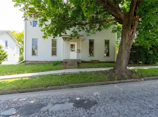 221 Brown Ave, City of But SE, PA 16001