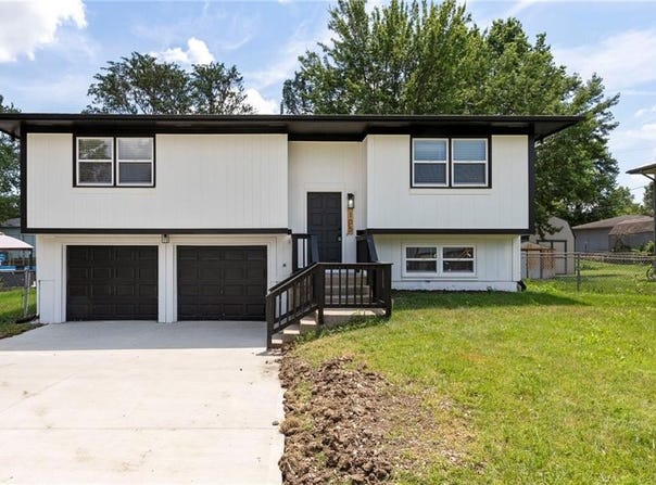 105 W Meriwood Lane, Edgerton, KS 66021
