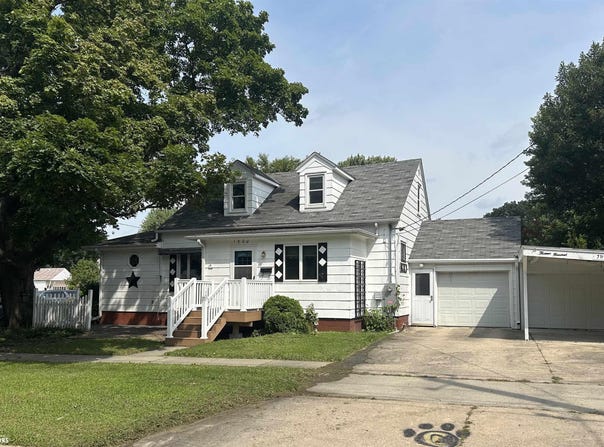 1300 7th Ave N Avenue, Clear Lake, IA 50428