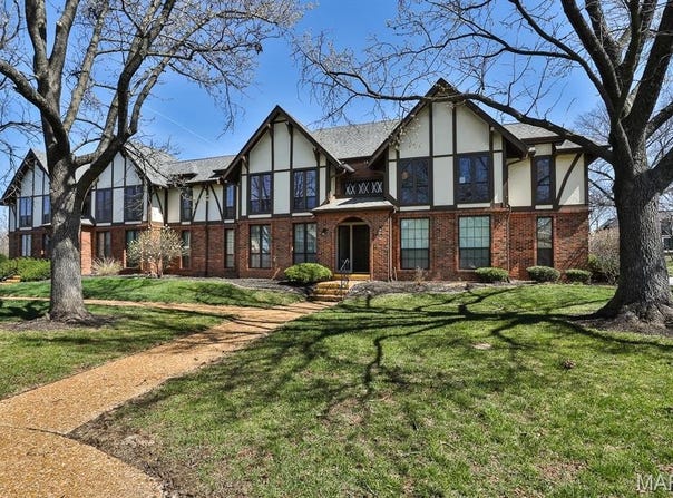 917 Claytonbrook Drive, Ballwin, MO 63011