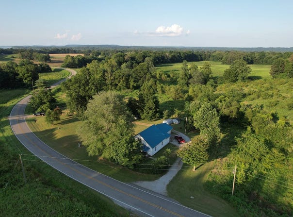 866 Bay City Rd, Golconda, IL 62938