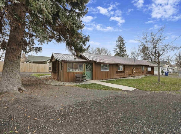 370 Orchard Street E, Hagerman, ID 83332