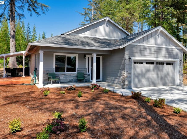 6010 LITTLE WOAHINK DR, Florence, OR 97439