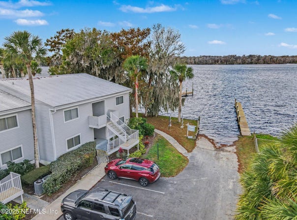 102 RIVER BEND Court, Welaka, FL 32193