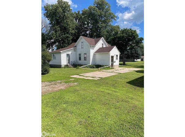 014 SE 2nd Avenue, Titonka, IA 50480