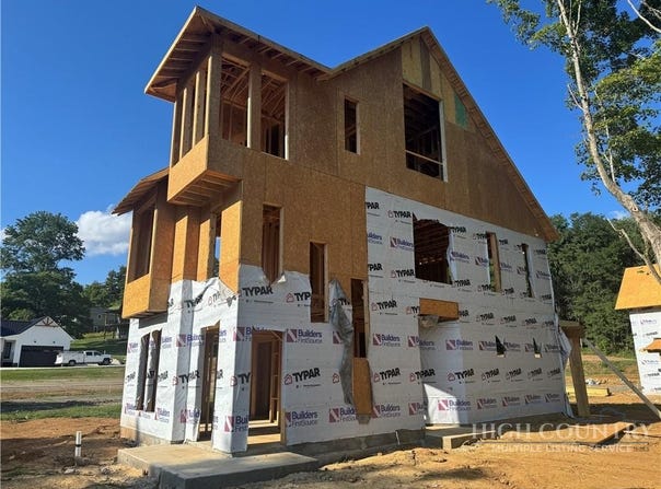 22 N Jefferson Avenue, West Jefferson, NC 28694