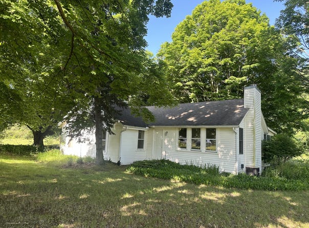 10406 N 300 E, La Porte, IN 46350