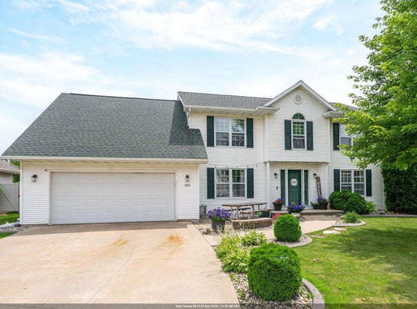 2600 HEARTHSTONE Drive, OSHKOSH, WI 54901