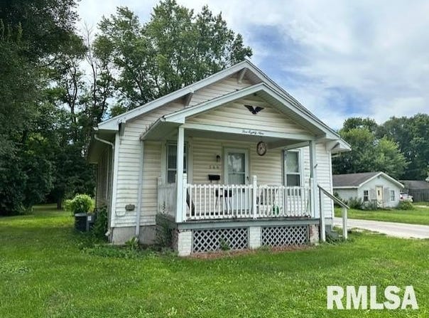 589 E INDEPENDENCE Avenue, Jacksonville, IL 62650