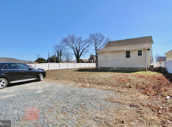 319 W WATER STREET, DOVER, DE 19904