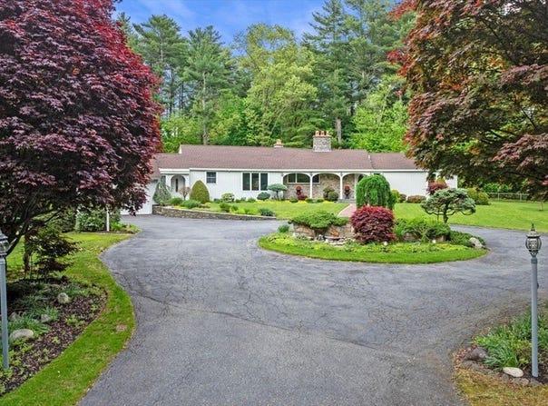 15 Lockwood Ln, Topsfield, MA 01983
