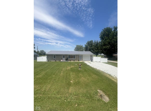 606 E Gatewood Drive, Westport, IN 47283