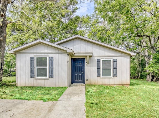2115 Victory, Longview, TX 75602