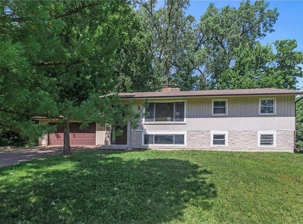 1437 Wisconsin Avenue N, Golden Valley, MN 55427