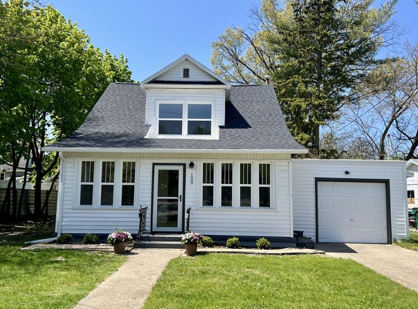 109 S Lake Avenue, Spring Lake, MI 49456