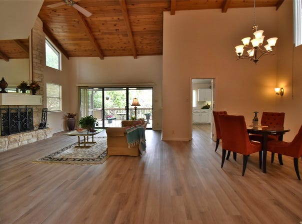 1105 Lohmans Crossing RD, Lakeway, TX 78734