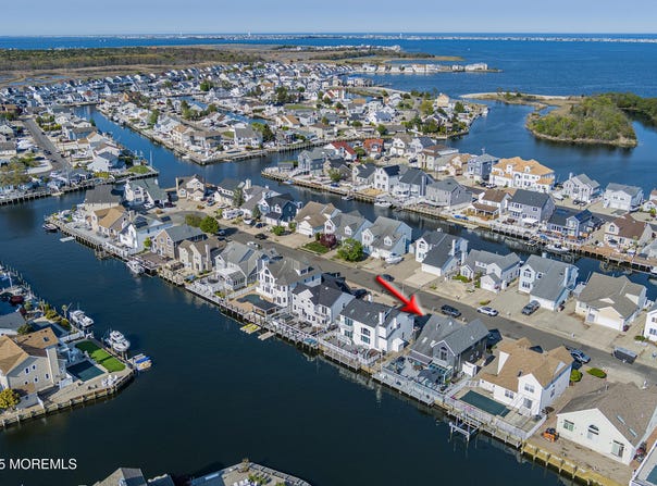 22 Toppinglift Drive, Bayville, NJ 08721