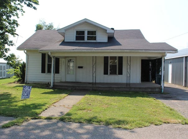 301  North Padgett, Morganfield, KY 42437