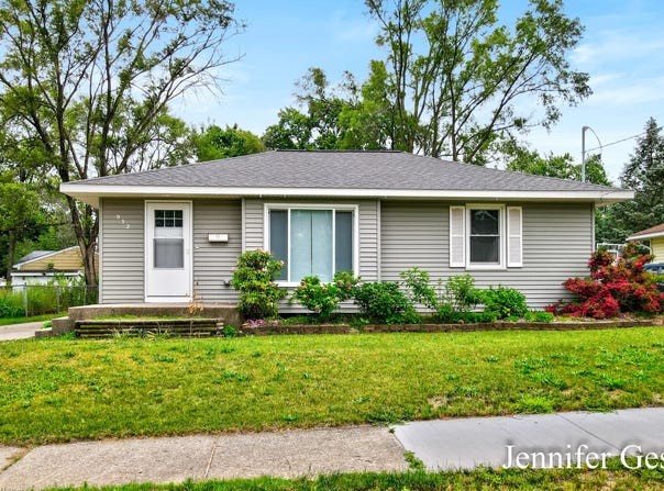 932 Kentfield Street SW, Wyoming, MI 49509