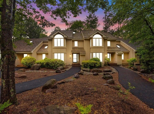 823 Crest Pines Lane, Long Pond, PA 18334