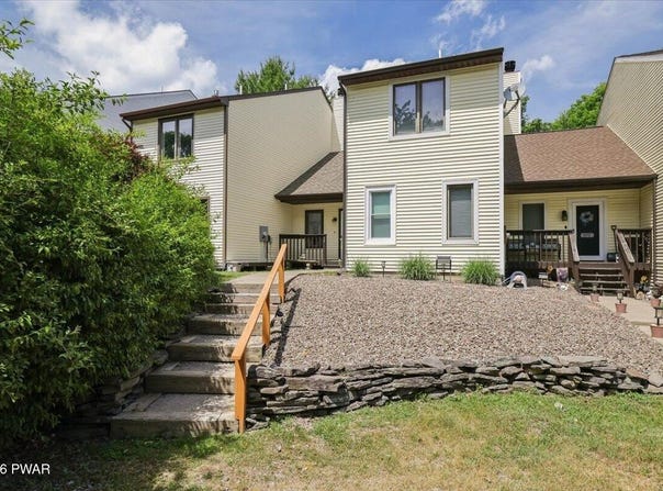508 Crest Drive, Hawley, PA 18428