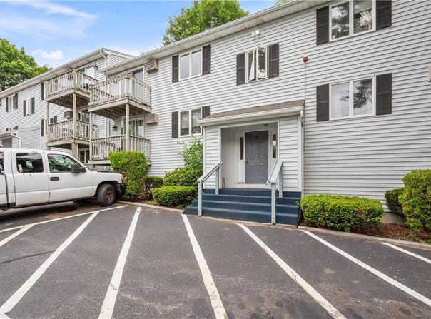 2 Angle Street, Lincoln, RI 02838