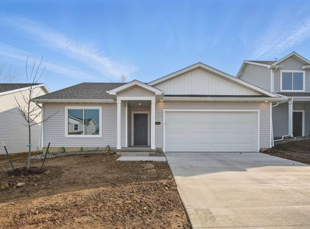 4316 Grover Woods Lane, Des Moines, IA 50317
