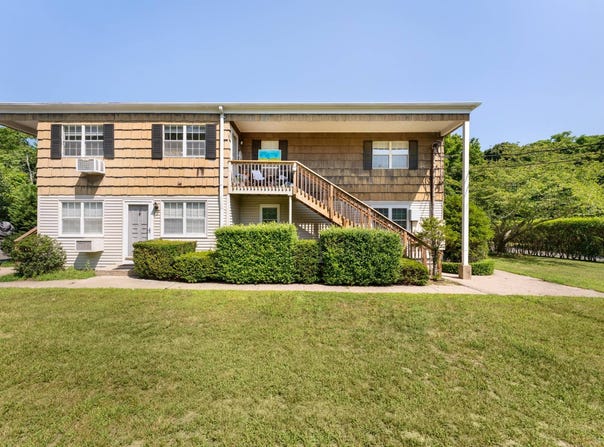 40  Canoe Place, Hampton Bays, NY 11946