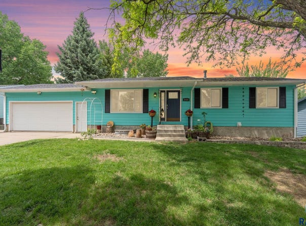 2104 E Tricia Ln, Sioux Falls, SD 57103-0744