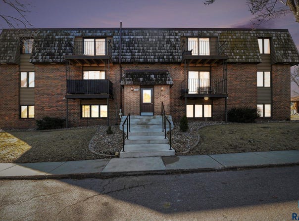 3704 Terry Ave, Sioux Falls, SD 57106