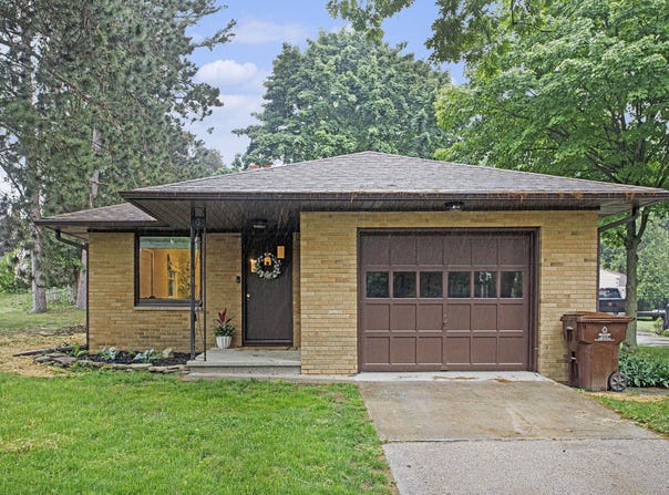 904 W Walnut Street, Hastings, MI 49058