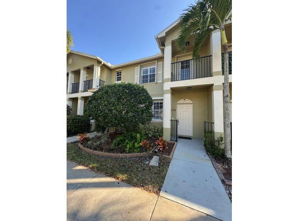 2136 SE Eatonville Drive, Port Saint Lucie, FL 34952