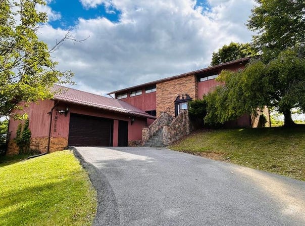 562 Rolling Hills, PRINCETON, WV 24740