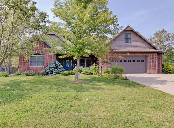 214 W Stoney Trail, Greenfield, IN 46140