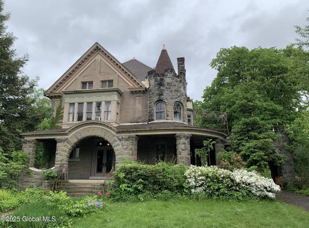 1077 University Place, Schenectady, NY 12308