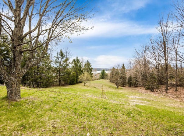 1501 S Ruby Lane, Lake Leelanau, MI 49653