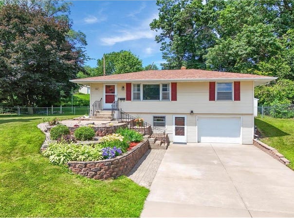 7447 Cleadis Way, Inver Grove Heights, MN 55076