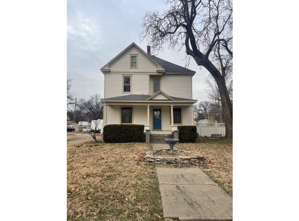 320 W Main St, Chanute, KS 66720