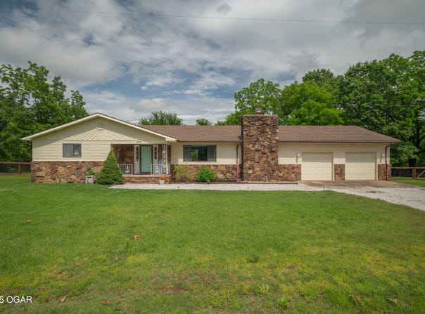214 S Ozark Trail, Goodman, MO 64843