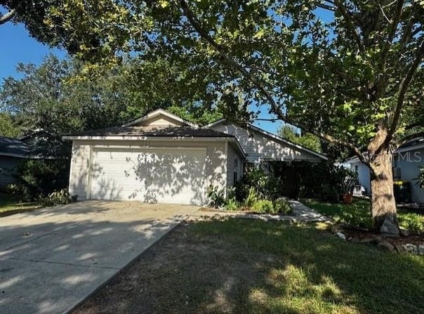 704 KENMOORE COURT, EUSTIS, FL 32726