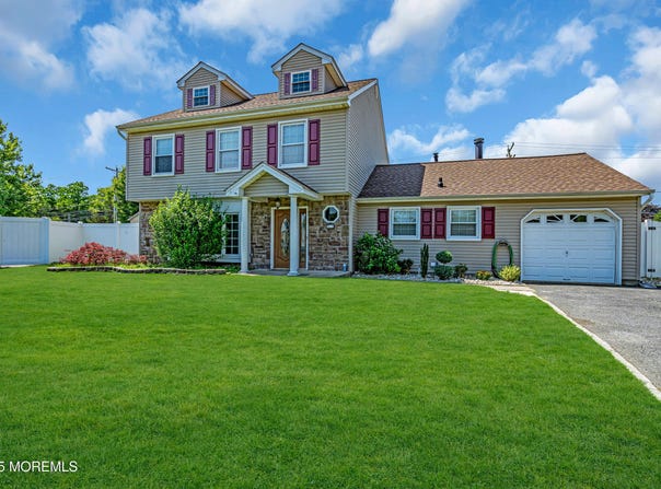 3 Rachel Court, Howell, NJ 07731