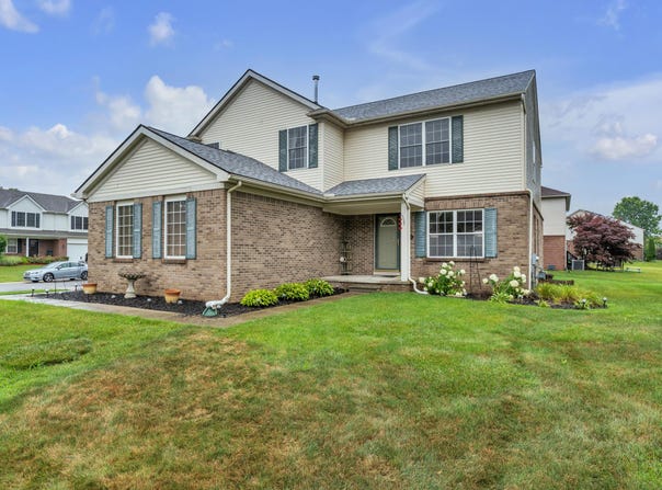 13047 Cumberland Court, Belleville, MI 48111