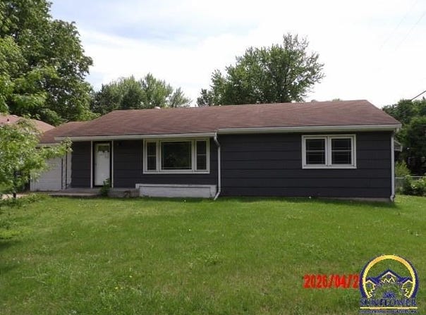 733 E 9th Ave, Emporia, KS 66801
