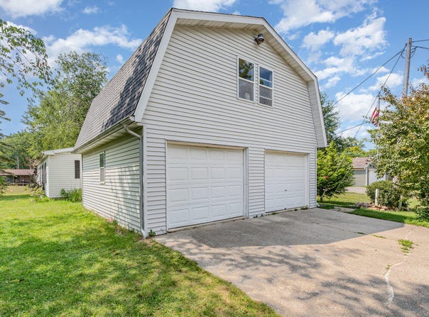 5294 S Pine Street, Beaverton, MI 48612