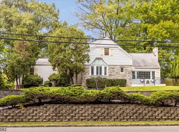 157 Laurel Ave, Livingston Twp., NJ 07039-1416