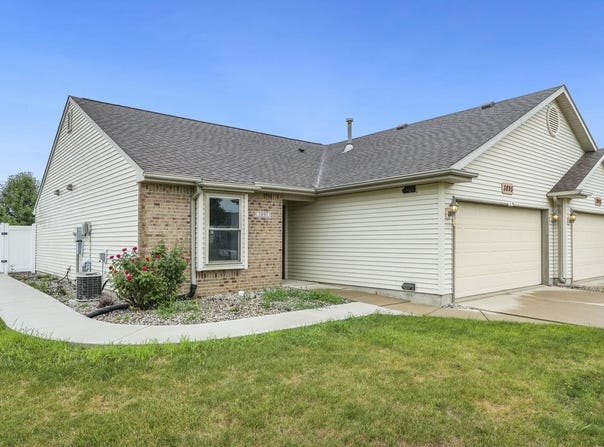 3895 Cobblestone Cove, New Haven, IN 46774-2079