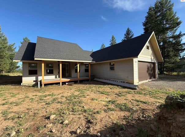 516 Westwood Drive, Moyie Springs, ID 83845